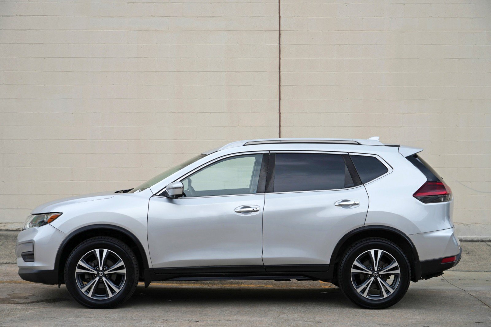 Used 2019 Nissan Rogue SV w/ Premium Package AWD/4WD image 47