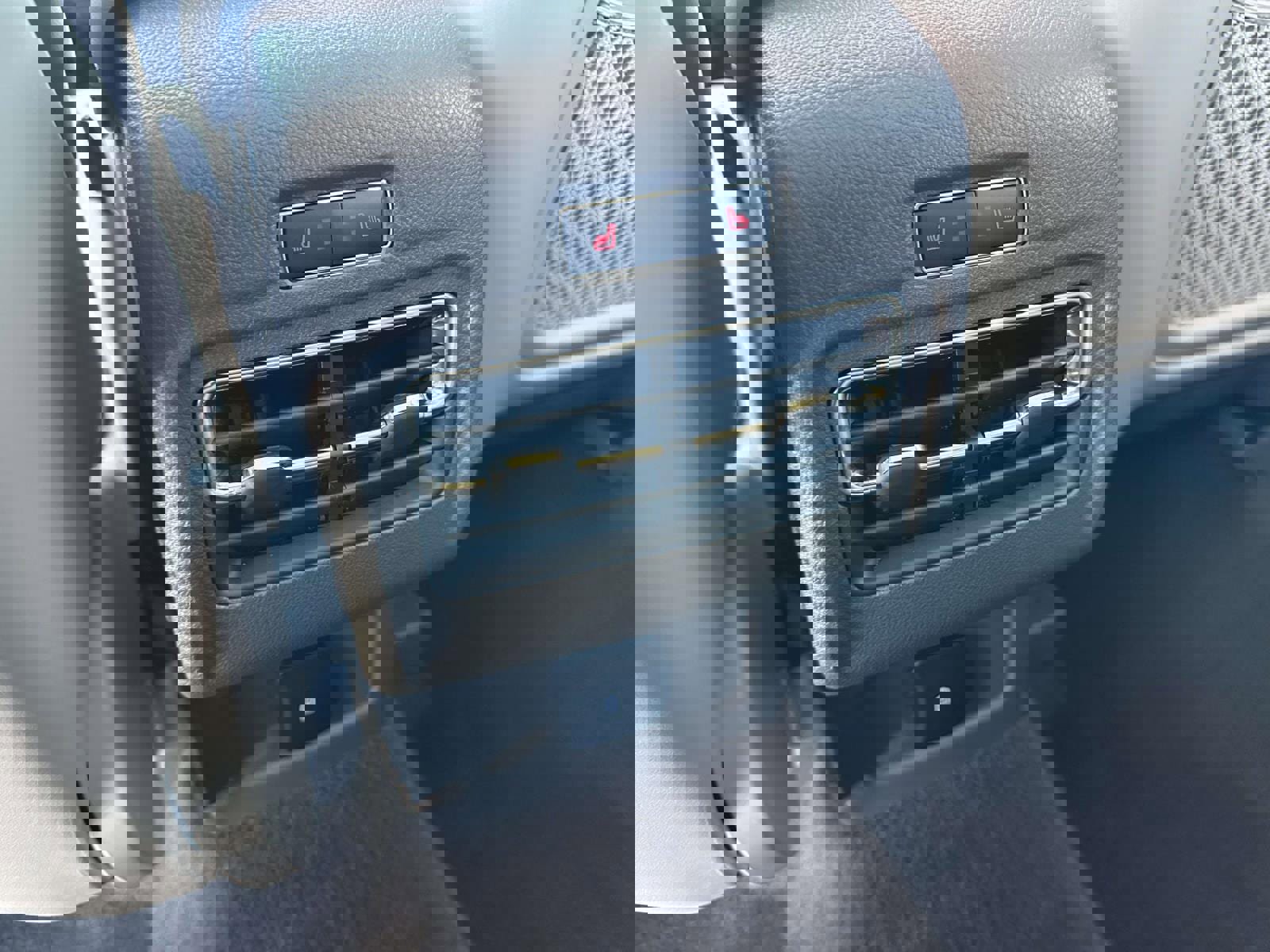 Used 2022 Lincoln Corsair AWD w/ Equipment Group 101A image 10