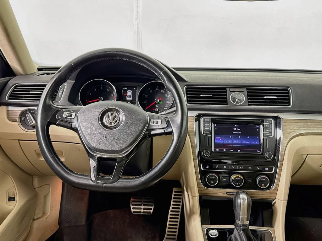 Used 2017 Volkswagen Passat 1.8T SEL Premium FWD image 26
