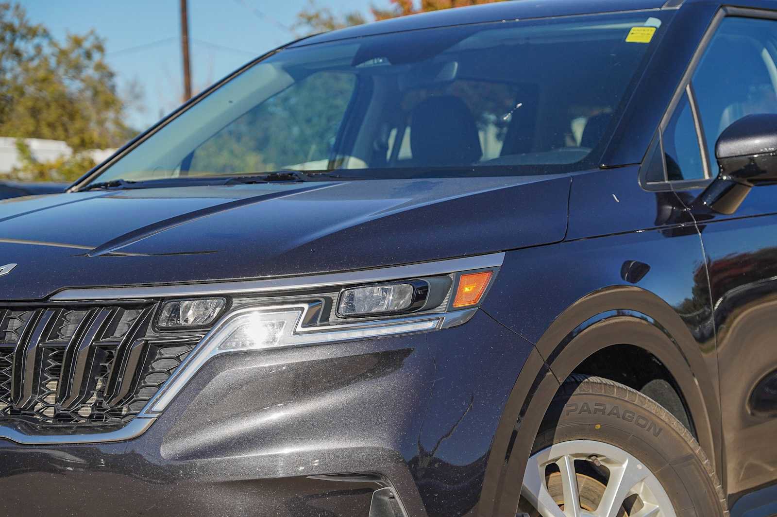 Certified 2024 Kia Carnival LX image 3