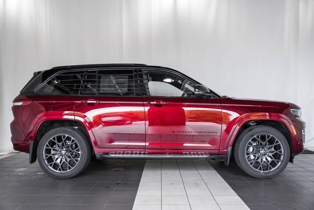 New 2025 Jeep Grand Cherokee Summit image 3