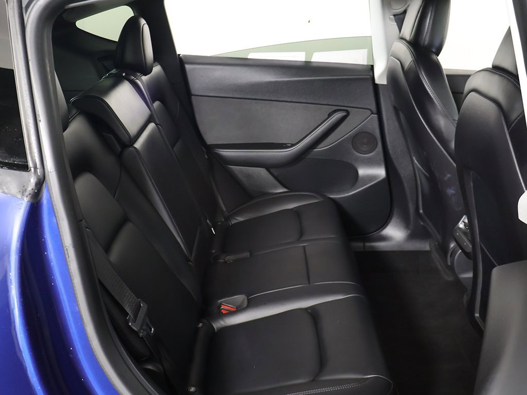 Used 2022 Tesla Model Y Long Range image 31