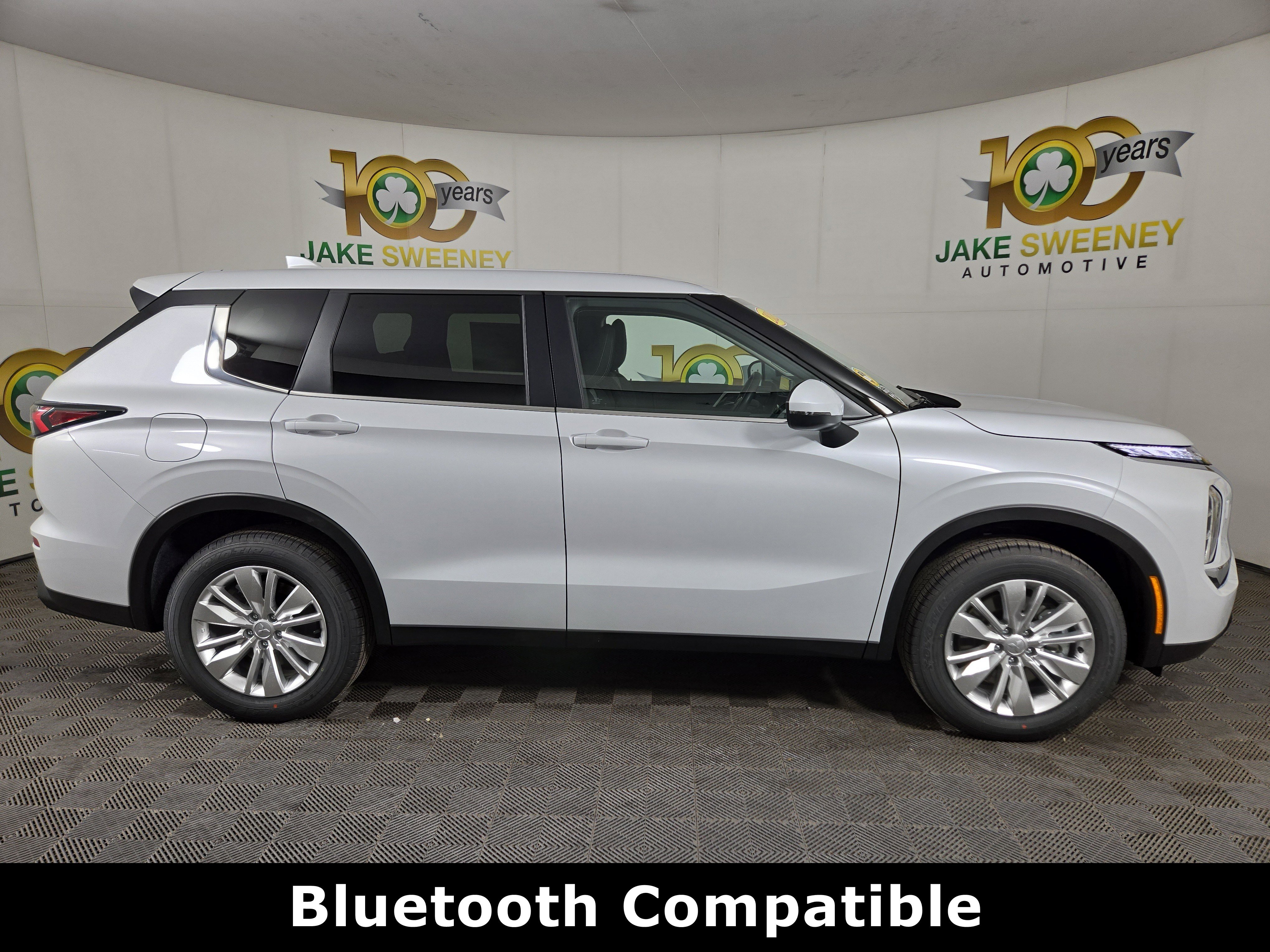 New 2026 Mitsubishi Outlander ES image 8