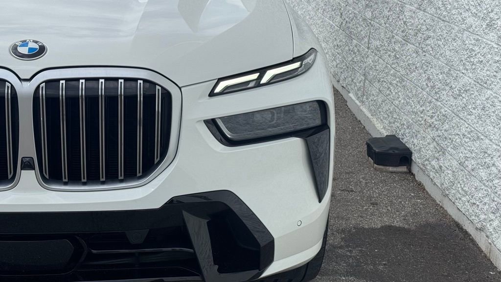 Used 2024 BMW X7 xDrive40i w/ M Sport Package image 5