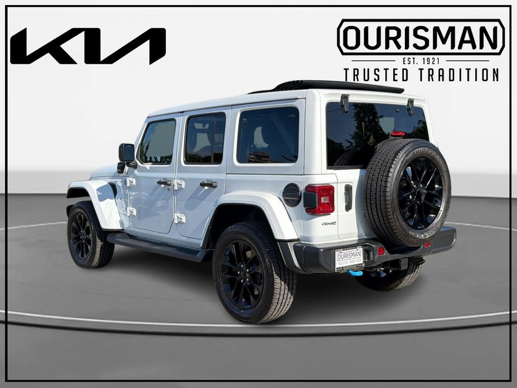 Used 2022 Jeep Wrangler Unlimited Sahara w/ Cold Weather Group AWD/4WD image 3