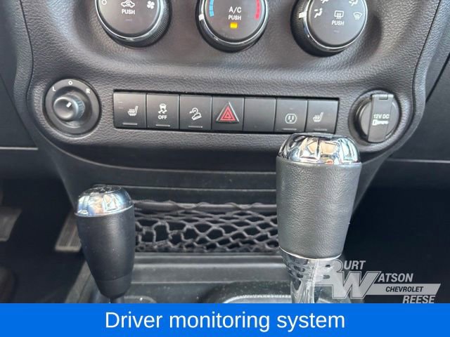 Used 2018 Jeep Wrangler Unlimited Sahara w/ Connectivity Group image 17