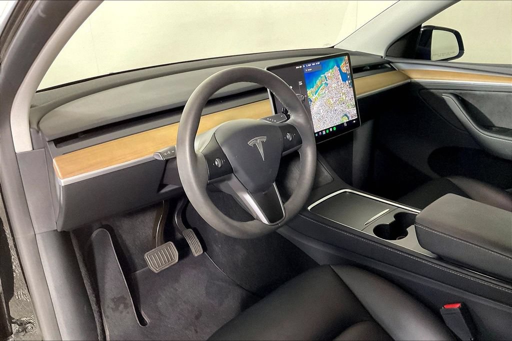 Used 2024 Tesla Model Y 2WD image 13