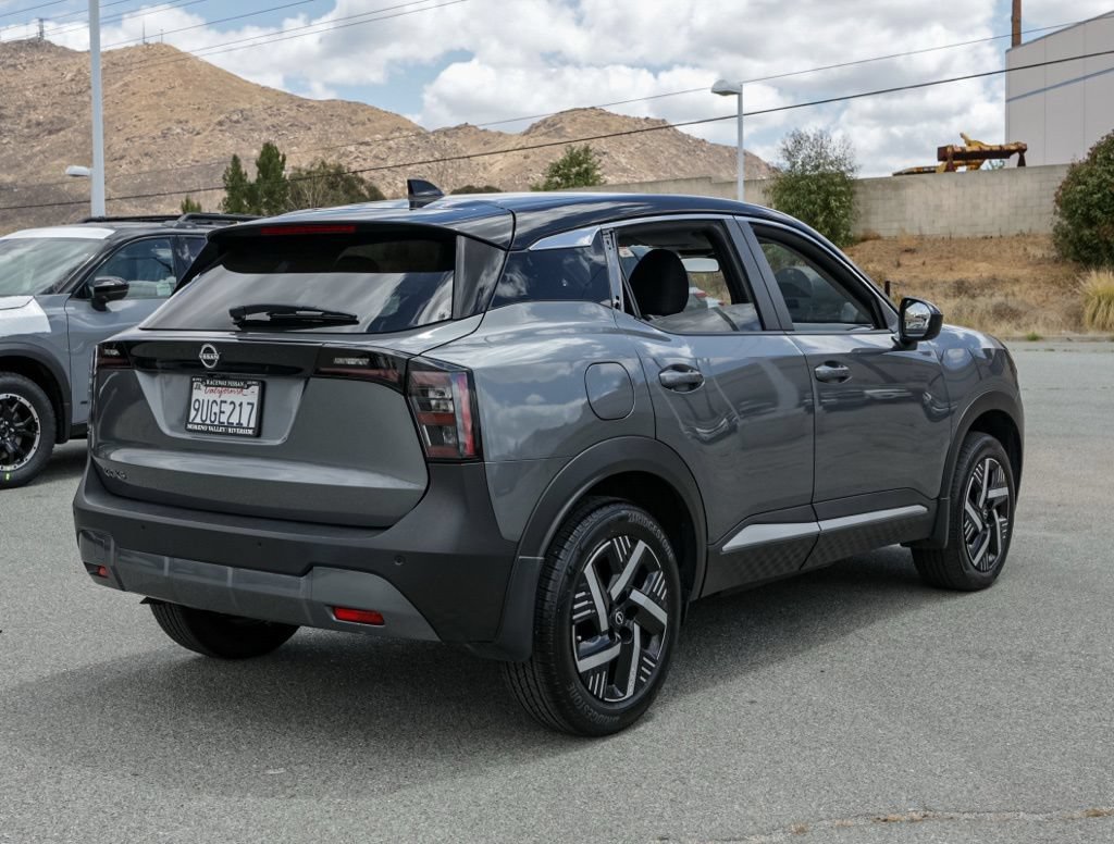 Used 2025 Nissan Kicks SV FWD image 4