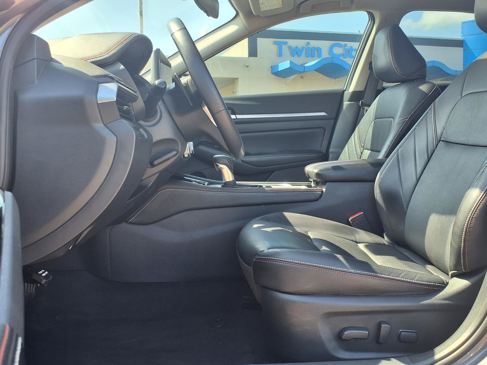 Used 2024 Nissan Altima 2.5 SR w/ SR Premium Package FWD image 15