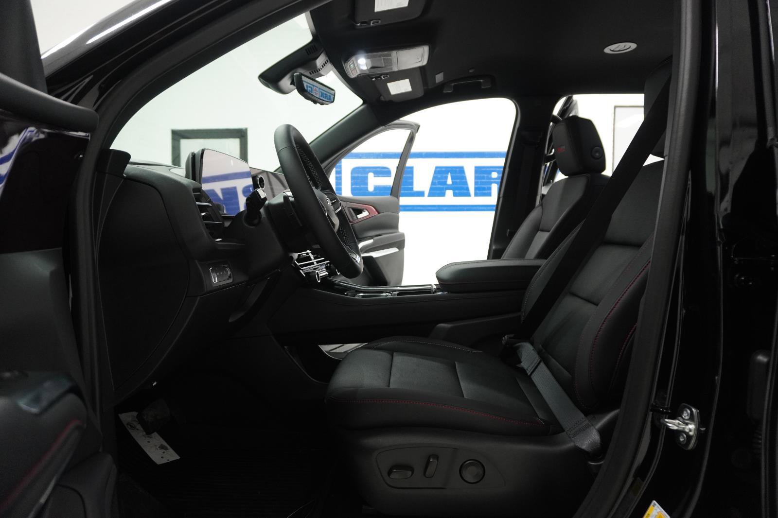 New 2026 Chevrolet Traverse Z71 w/ Driver Confidence Package image 17