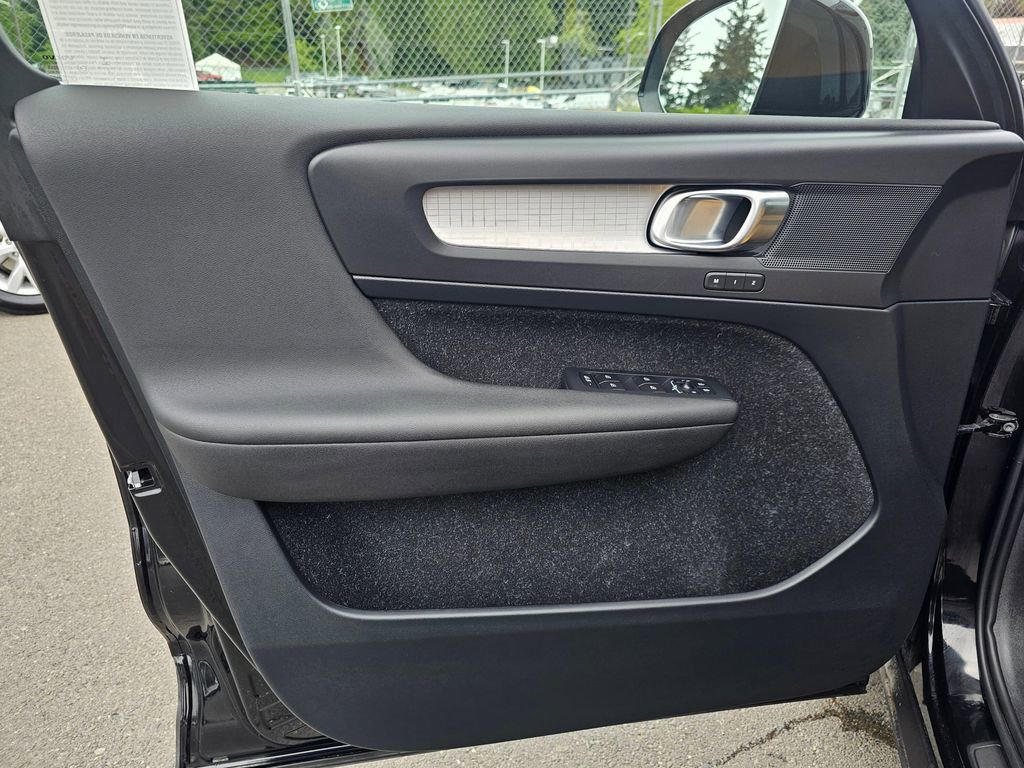 Used 2020 Volvo XC40 T5 Momentum AWD/4WD image 22