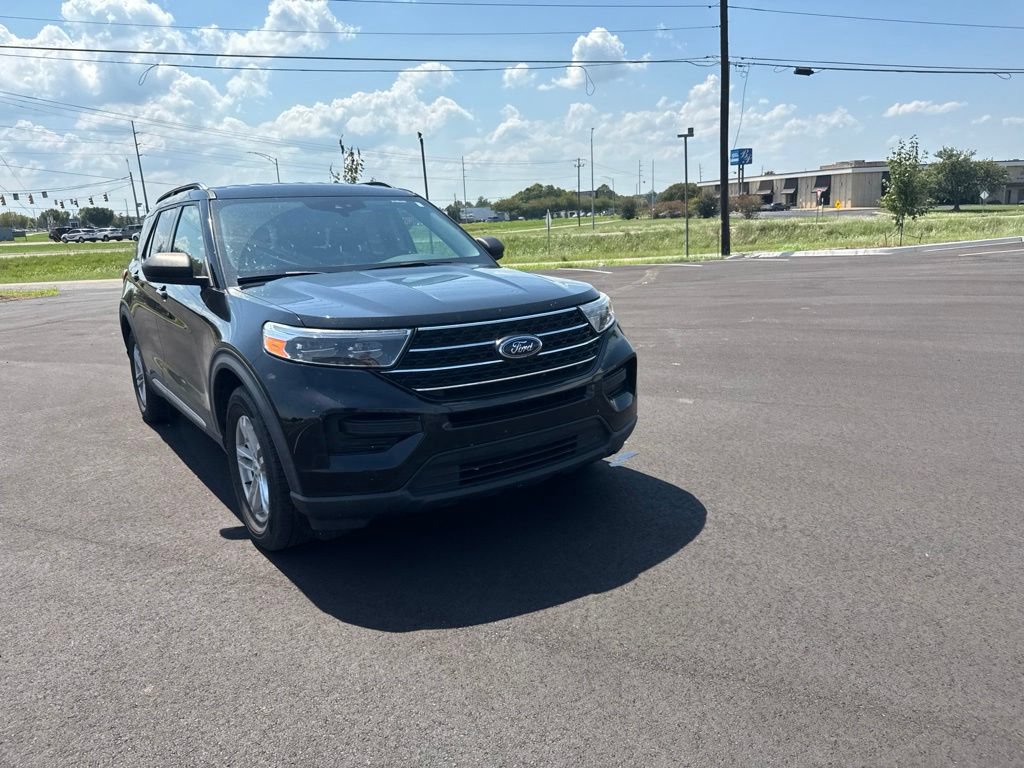 Used 2021 Ford Explorer XLT RWD image 2