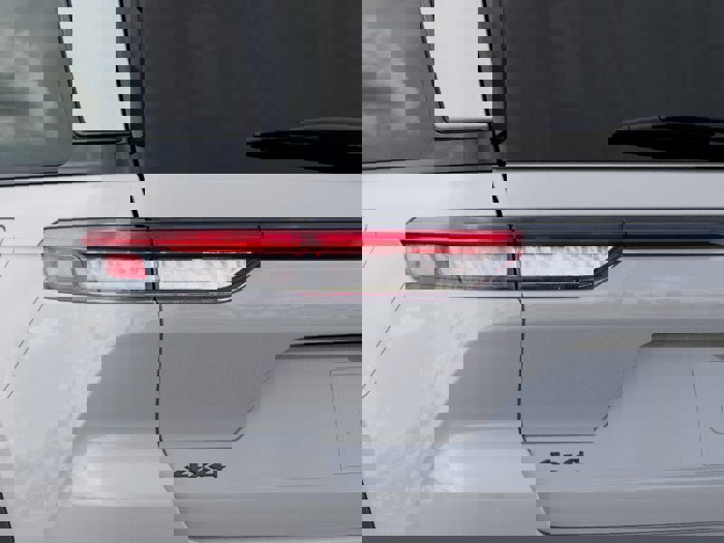 New 2025 Jeep Grand Cherokee Altitude image 37