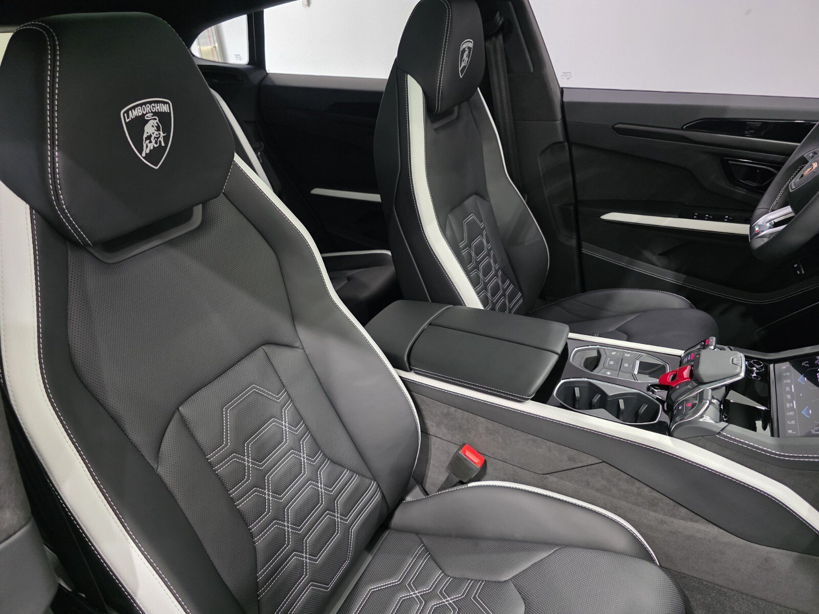 Used 2026 Lamborghini Urus SE AWD/4WD image 23