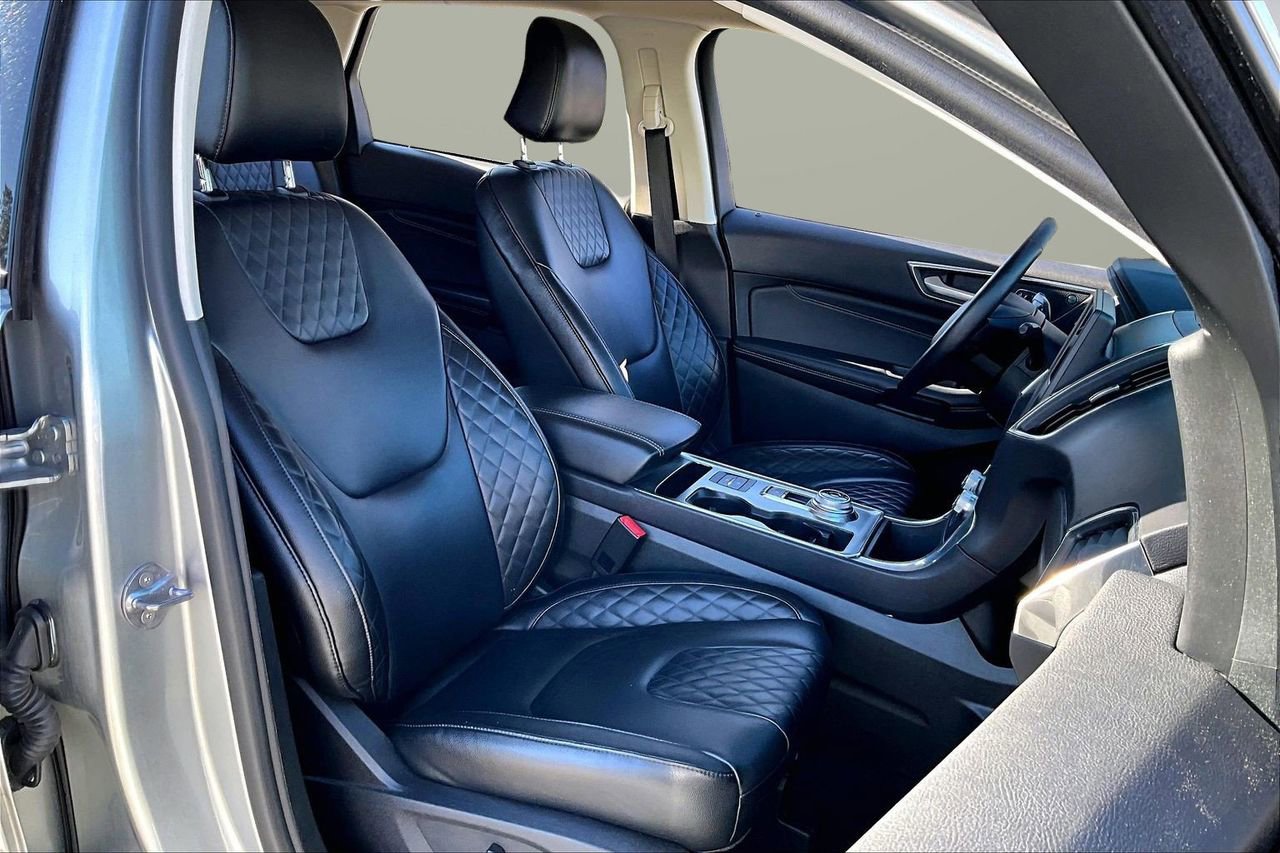 Used 2024 Ford Edge Titanium image 22