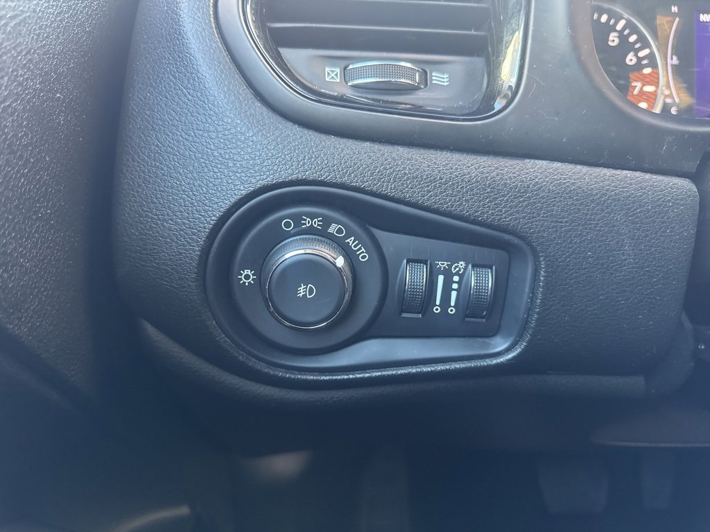 Used 2020 Jeep Renegade Altitude image 29