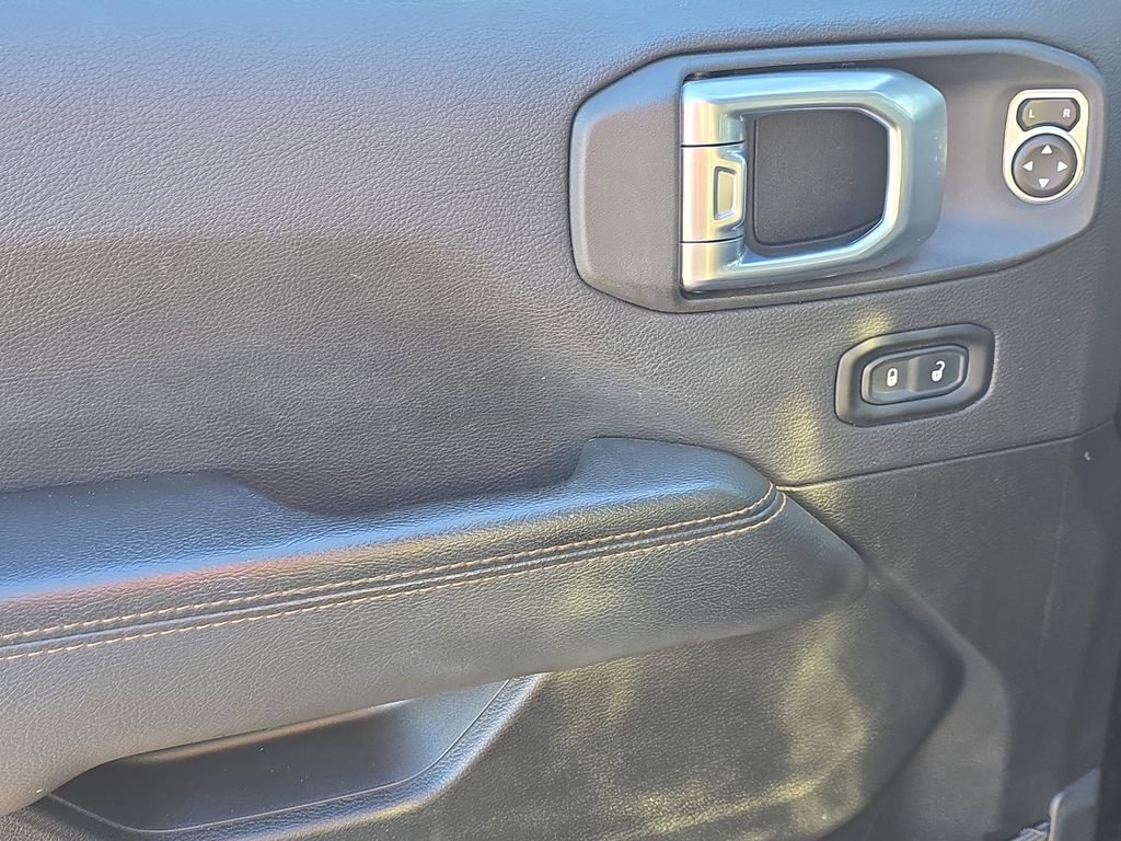 Used 2021 Jeep Gladiator Overland image 16