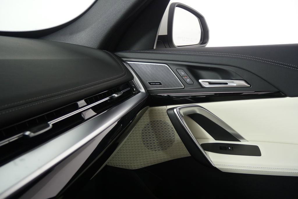 Used 2026 BMW X1 xDrive28i image 23