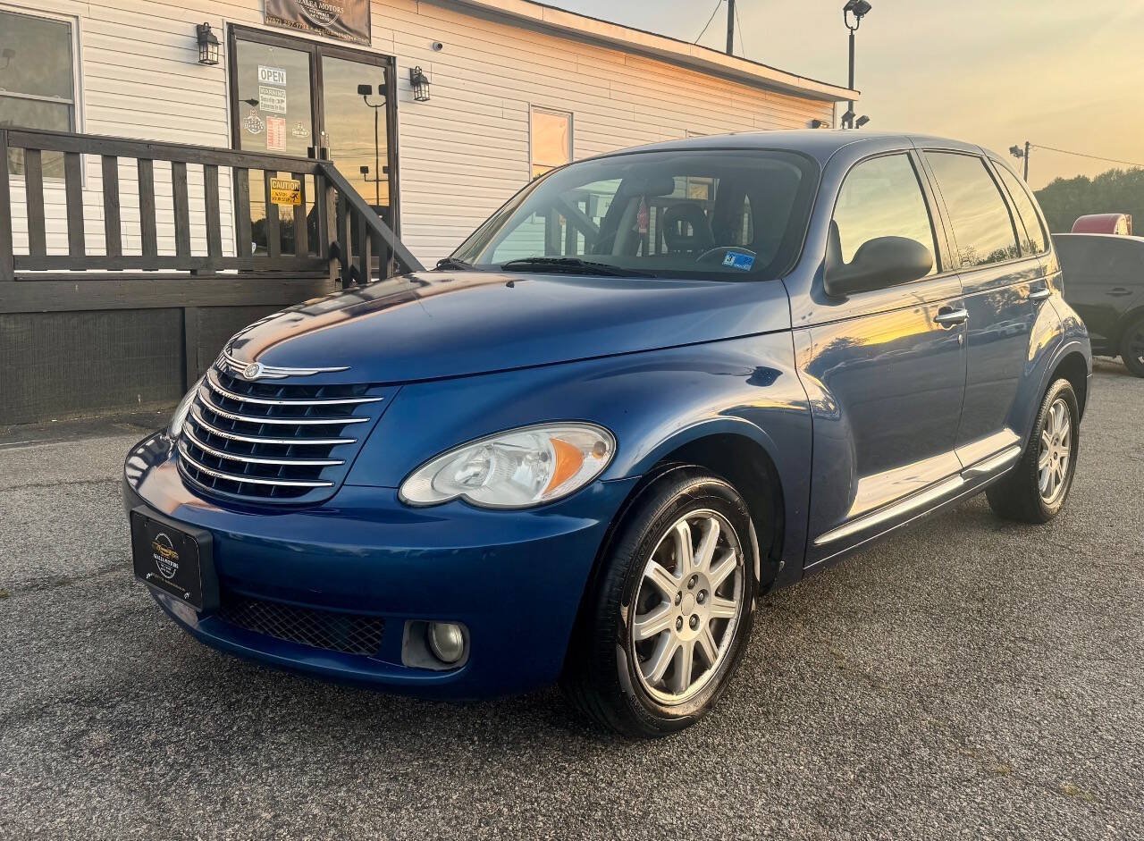 Used 2010 Chrysler PT Cruiser FWD image 1