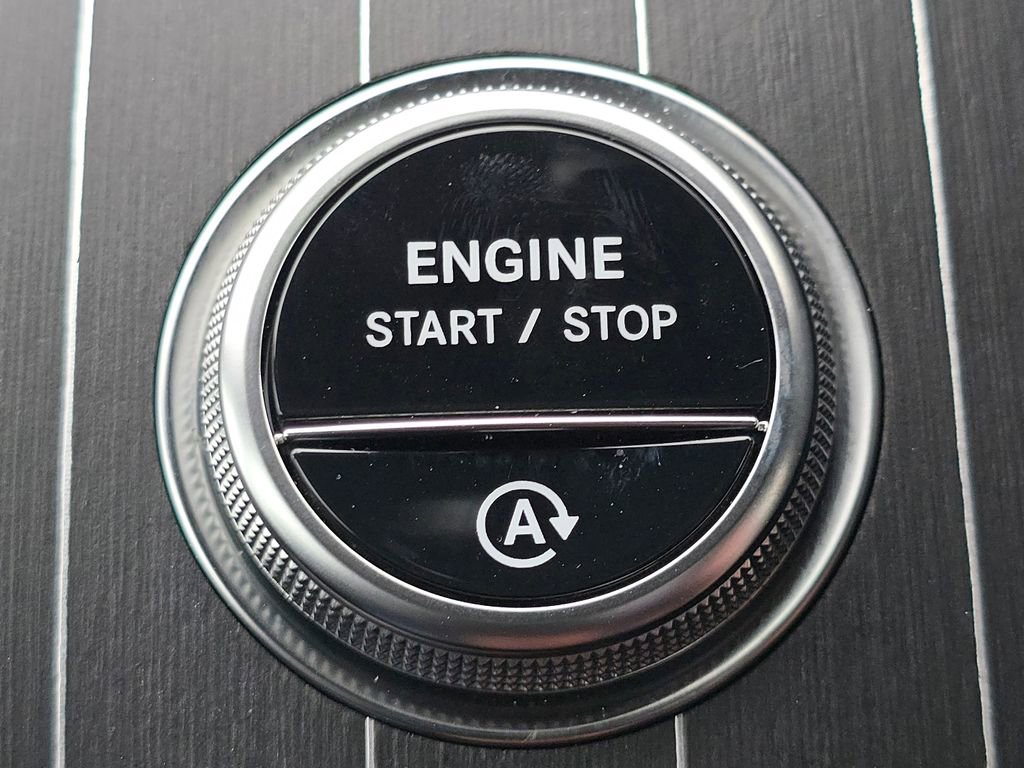 Used 2025 Mercedes-Benz GLC 300 4MATIC image 36