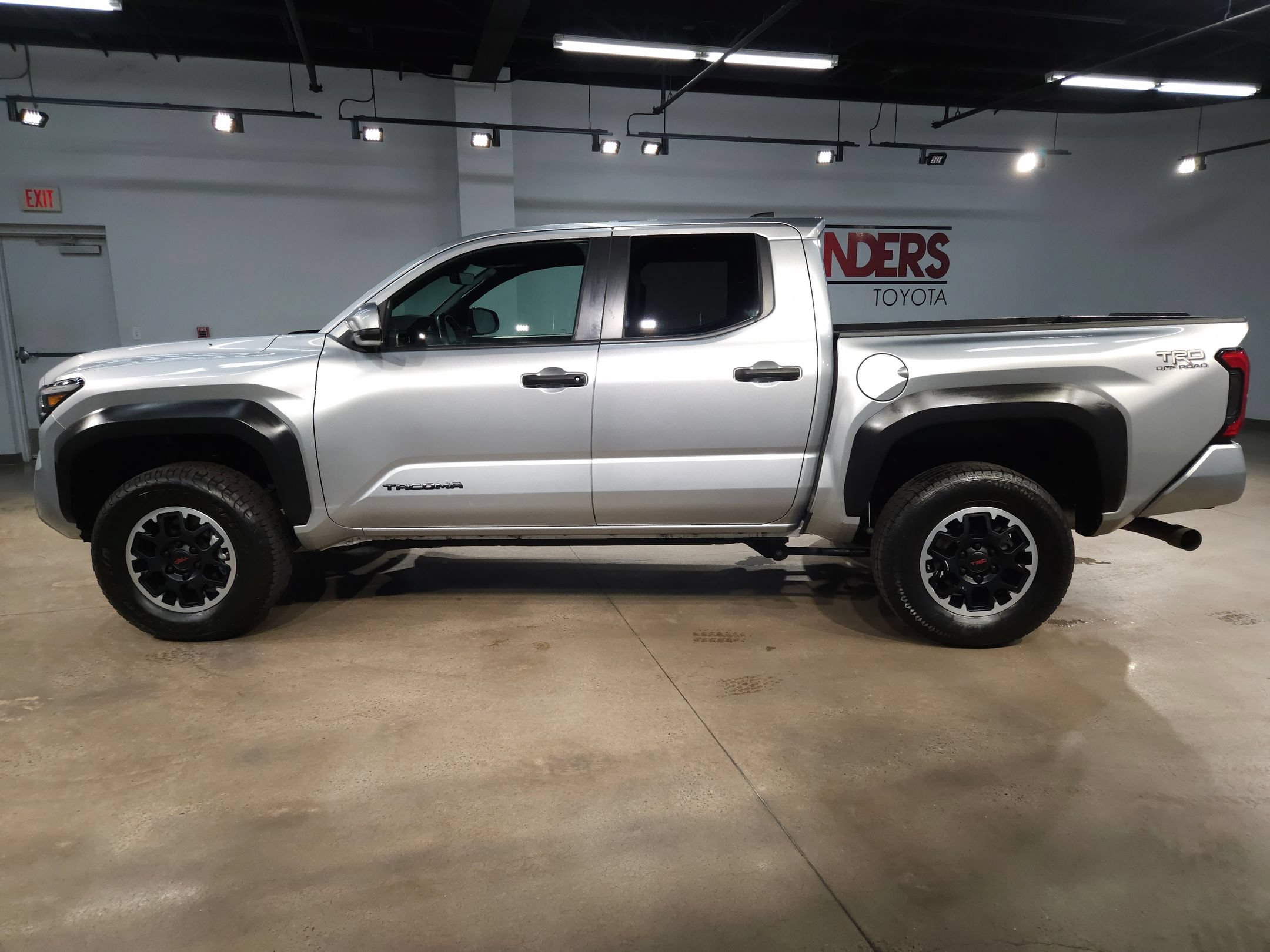 Used 2024 Toyota Tacoma TRD Off-Road AWD/4WD image 4