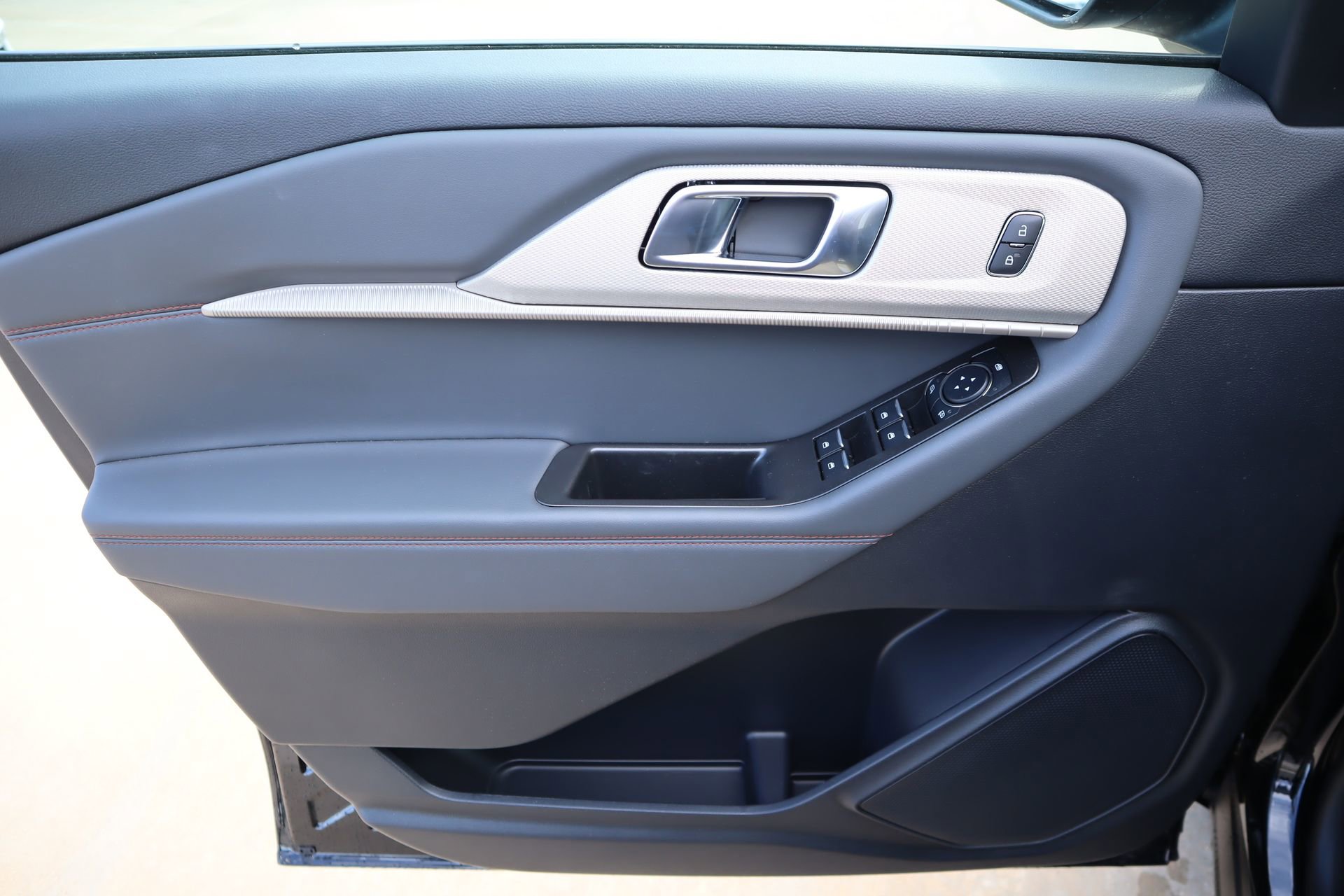New 2026 Ford Explorer Active RWD image 18