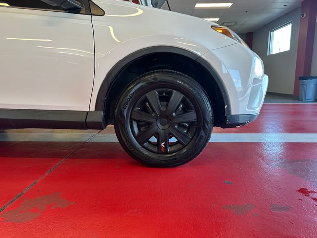 Used 2018 Toyota RAV4 LE w/ Carpet Mat Package FWD image 31