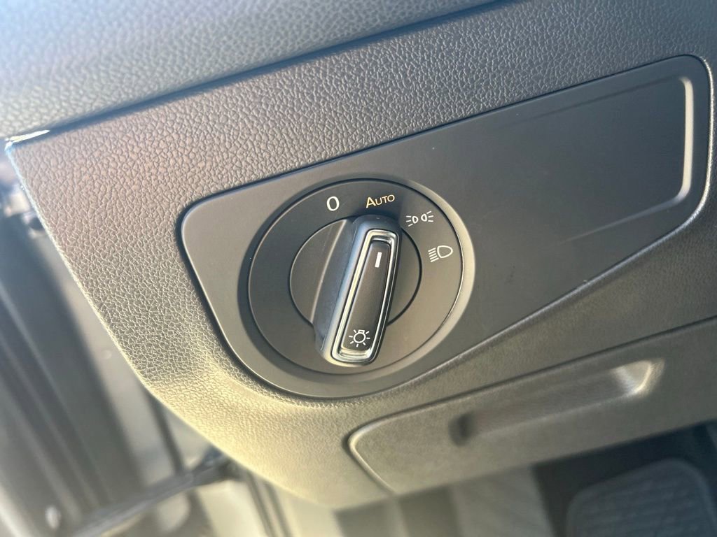 Used 2022 Volkswagen Tiguan SE image 51