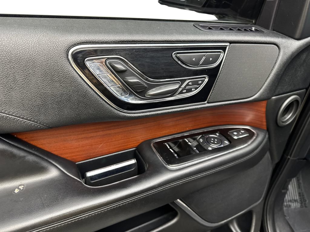 Used 2020 Lincoln Navigator Reserve image 31
