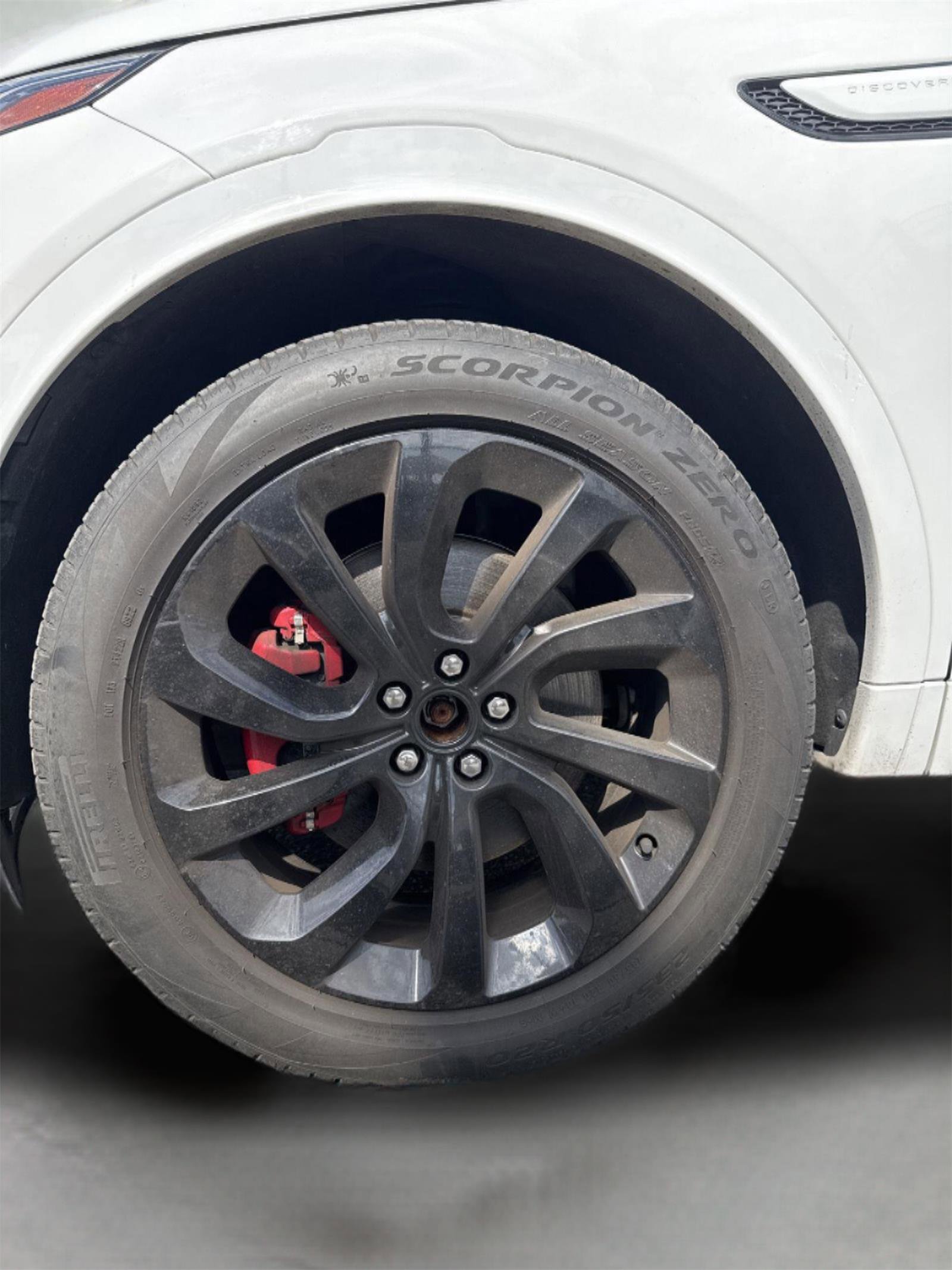 Used 2023 Land Rover Discovery Sport SE R-Dynamic image 14