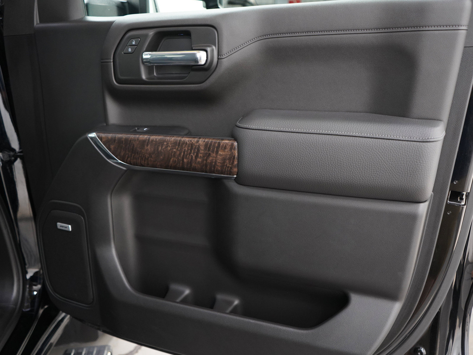 Used 2022 GMC Sierra 1500 Denali w/ Denali Premium Package AWD/4WD image 9