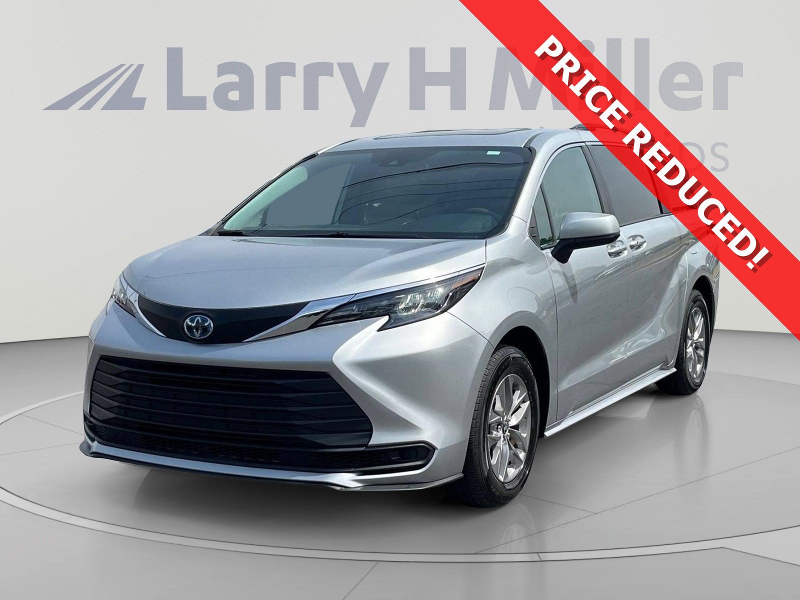 Used 2025 Toyota Sienna LE w/ LE Plus Package AWD/4WD video 1