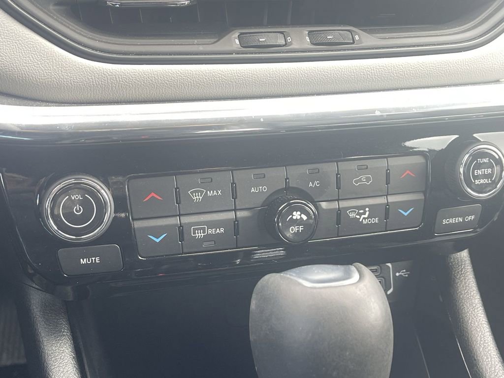 Used 2024 Jeep Compass Limited image 25