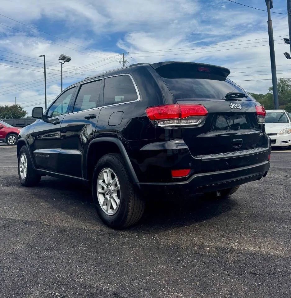 Used 2018 Jeep Grand Cherokee Laredo RWD image 5