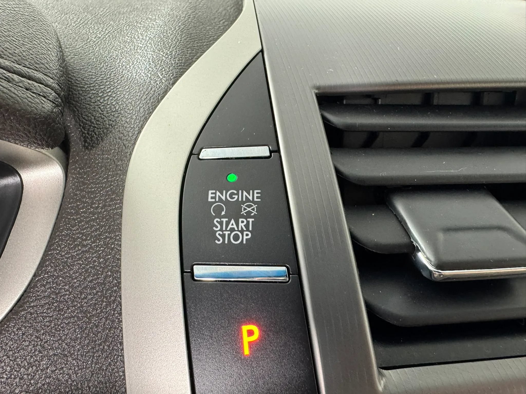 Used 2020 Lincoln MKZ Reserve FWD image 17