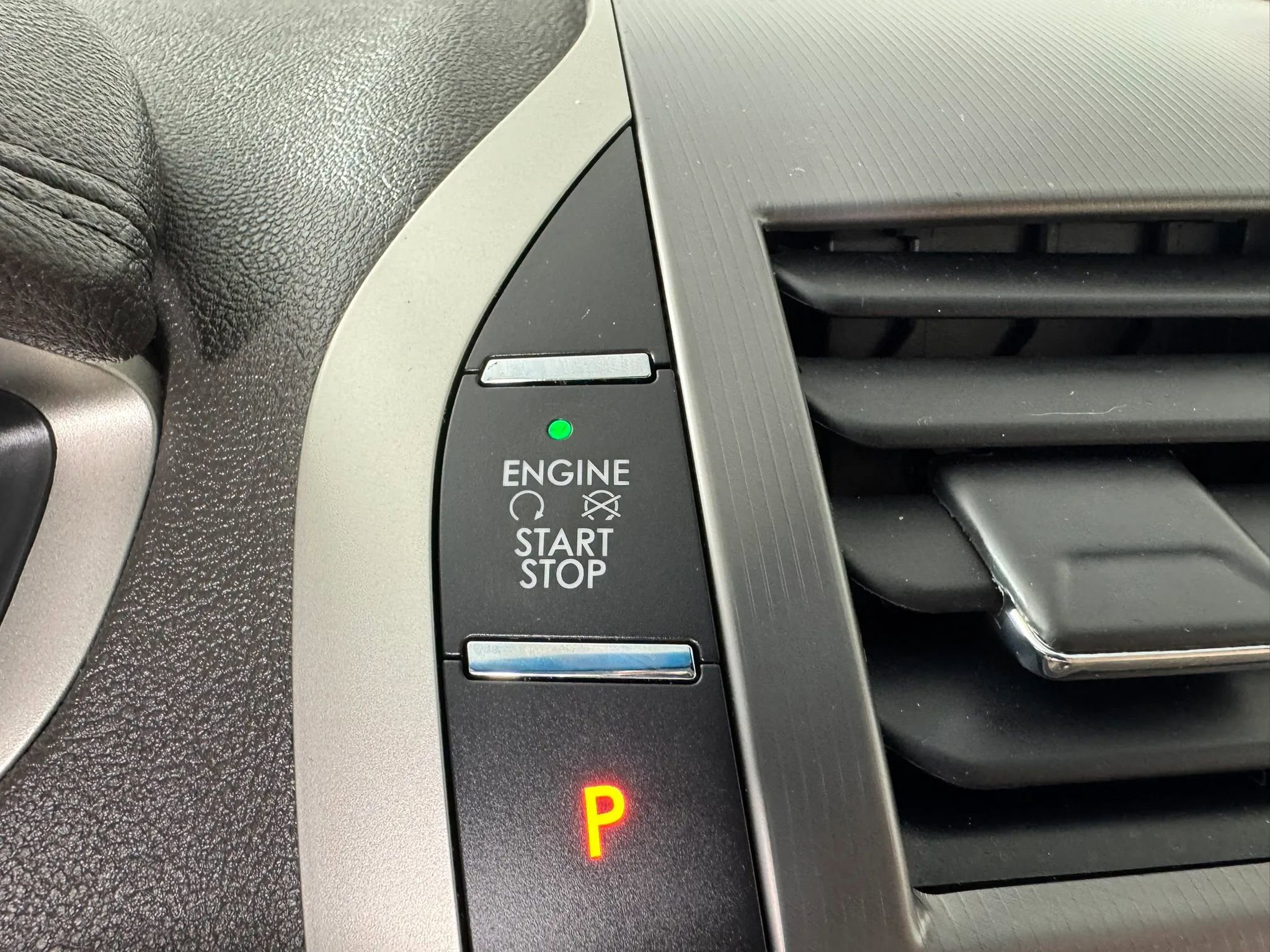 Used 2020 Lincoln MKZ Reserve FWD image 17
