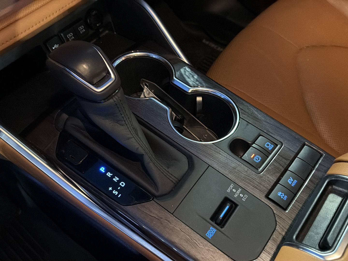 Used 2020 Toyota Highlander Platinum FWD image 31