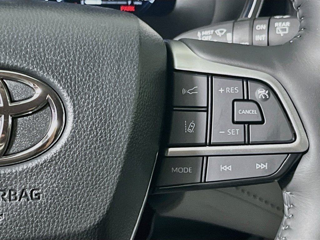 New 2026 Toyota Highlander Platinum AWD/4WD image 17