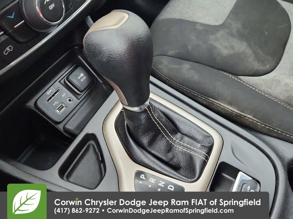 Used 2018 Jeep Cherokee Latitude w/ Cold Weather Group image 28