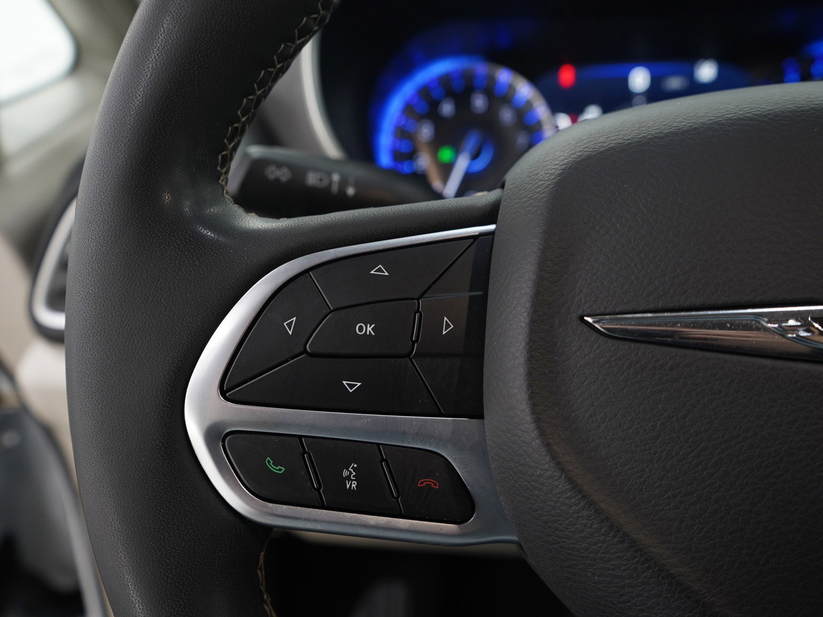 Used 2022 Chrysler Pacifica Touring-L w/ Uconnect Theater Family Group FWD image 30