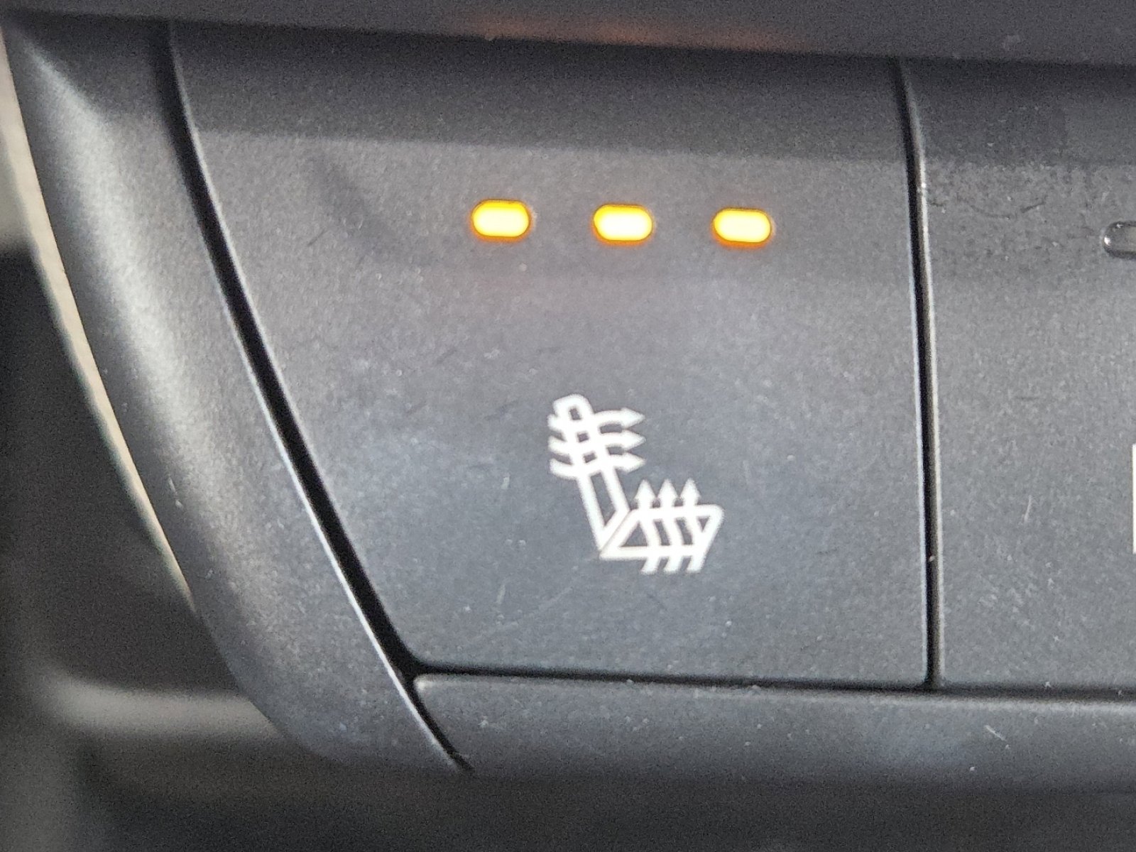 Used 2022 Cadillac XT4 Luxury w/ Cold Weather Package image 6