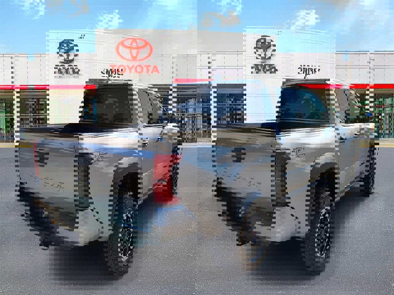 Used 2025 Toyota Tacoma TRD Off-Road image 3