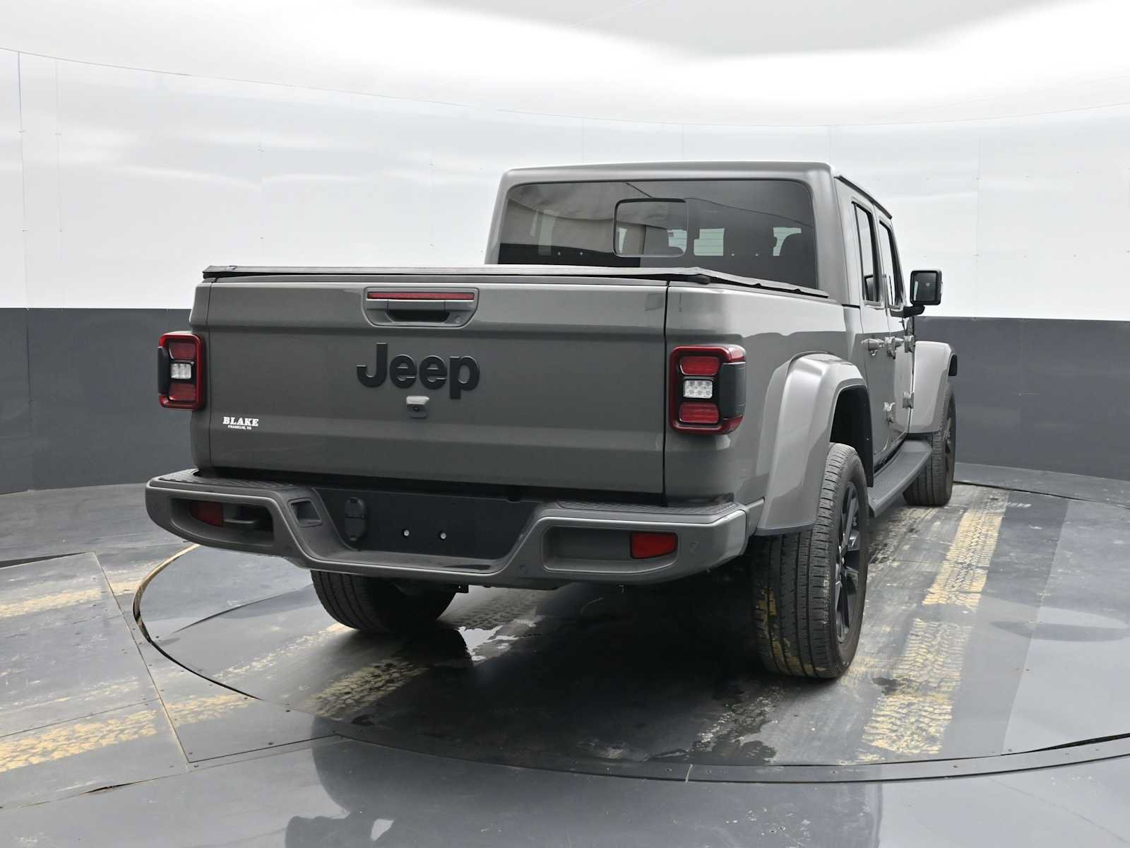 Used 2022 Jeep Gladiator Overland AWD/4WD image 8