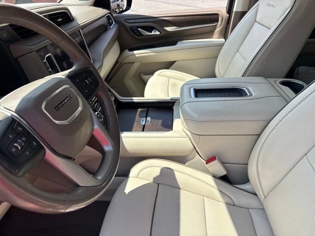 Used 2021 GMC Yukon XL Denali w/ Denali Premium Package AWD/4WD image 16