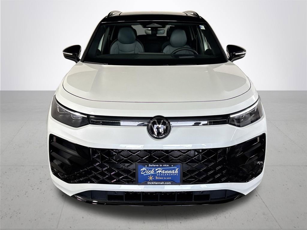 New 2025 Volkswagen Tiguan SE R-Line image 3