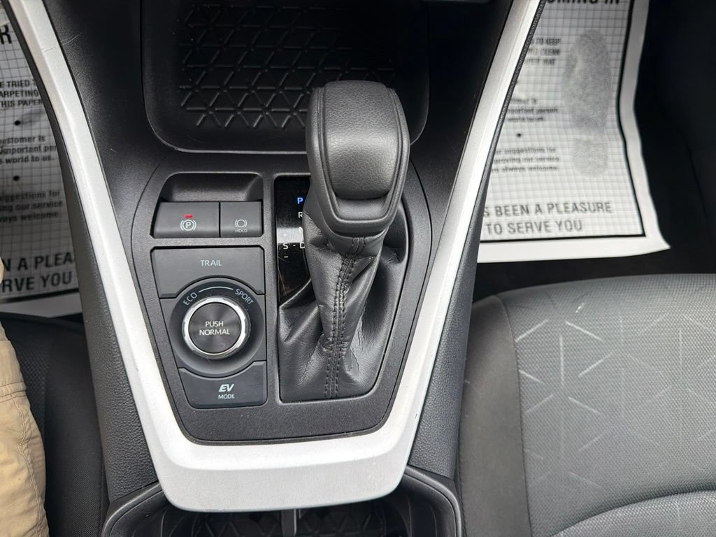 Used 2025 Toyota RAV4 XLE AWD/4WD image 28