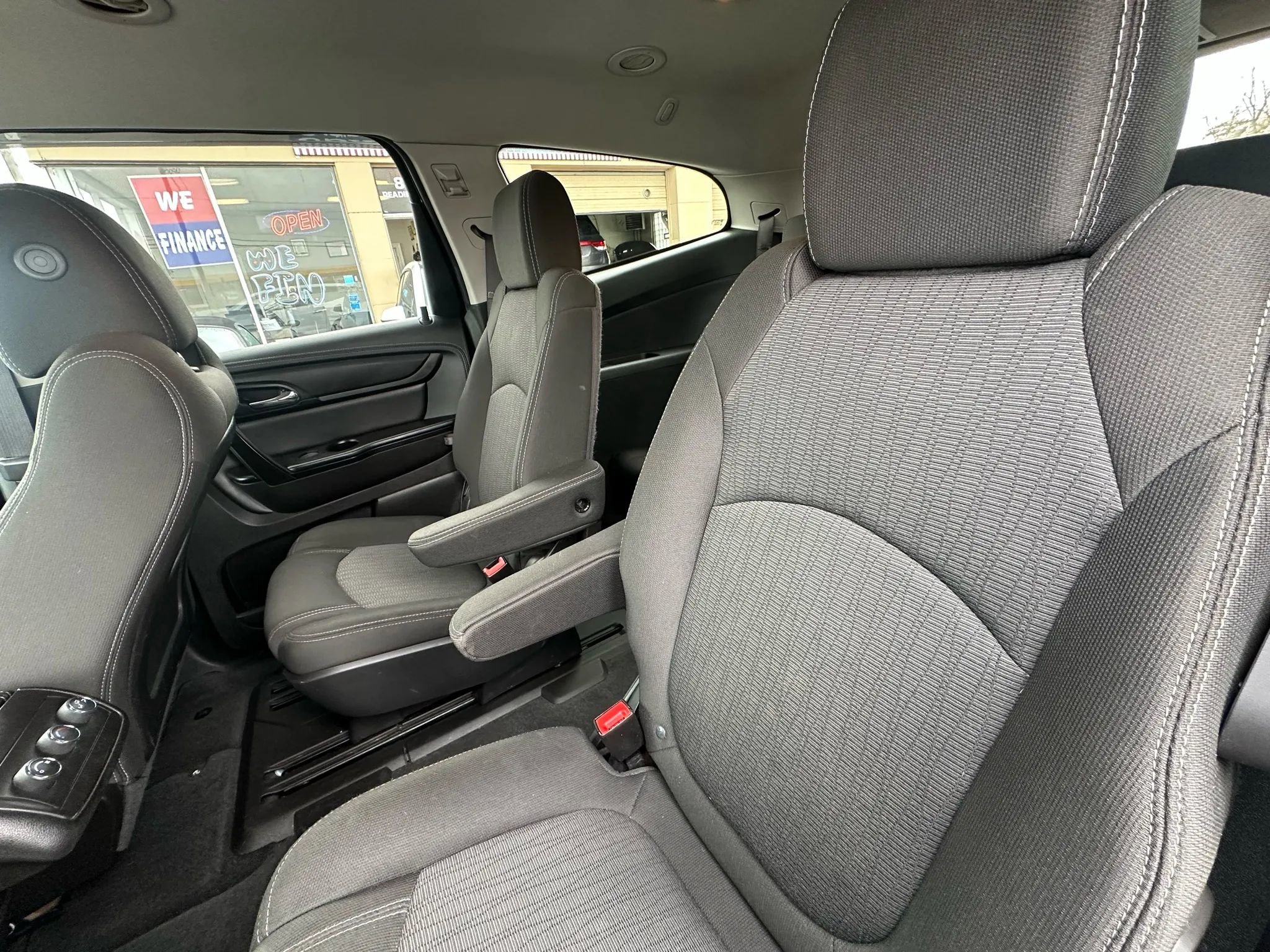 Used 2017 Chevrolet Traverse LT w/ Style and Technology Package image 25