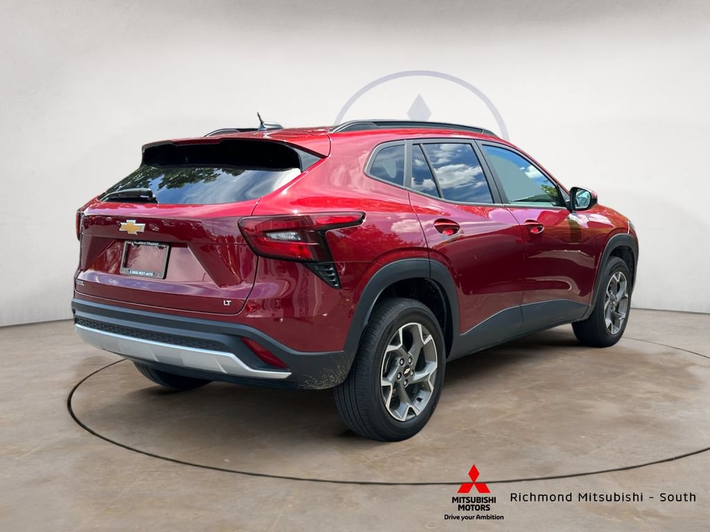 Used 2025 Chevrolet Trax LT FWD image 3