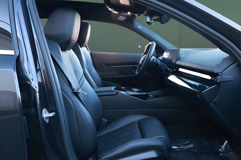 Used 2025 BMW 530i RWD image 29