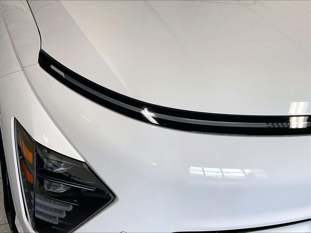 Used 2024 Hyundai Kona Limited FWD image 32
